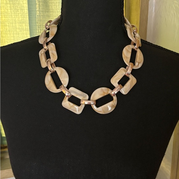 🛍️3 for $25🛍️ NY Collection Gold Tone Marbled Acrylic Necklace 18”+4” - Picture 1 of 11